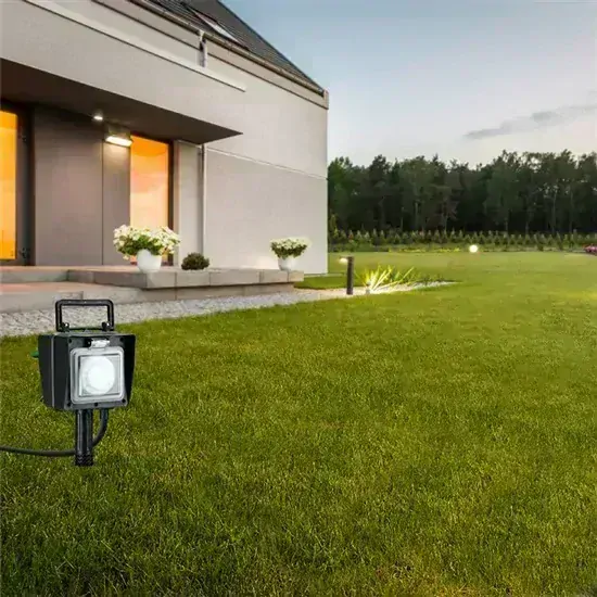 Přenosný zahradní sloupek - 2 zásuvky + časový spínač