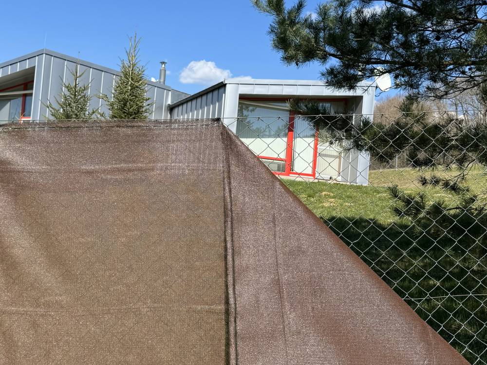 Stínící tkanina 150 g/m2, hnědá, výška 2,0m - balení 50m